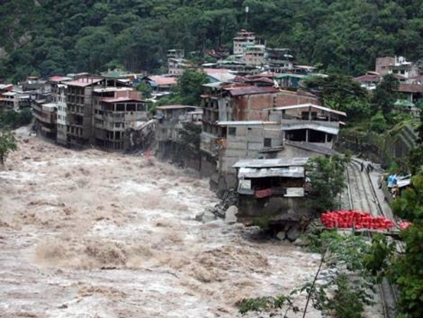 Diario HOY | Inundaciones destruyen vías férreas e interrumpen el acceso a Machu Picchu