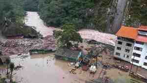Inundaciones destruyen vías férreas e interrumpen el acceso a Machu Picchu