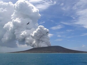 Oceanía: volcán submarino deja en vilo a toda una nación - San Lorenzo Hoy