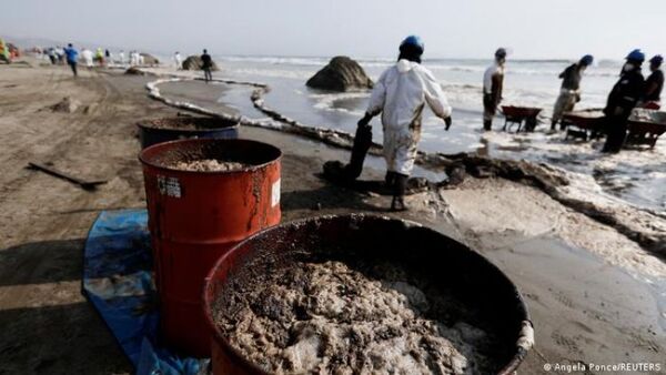 Derrame de petróleo en la costa de Perú: La culpa es de Repsol