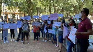 Fuertes protestas contra bomberos acusados de abuso sexual, exigen imputación | Noticias Paraguay