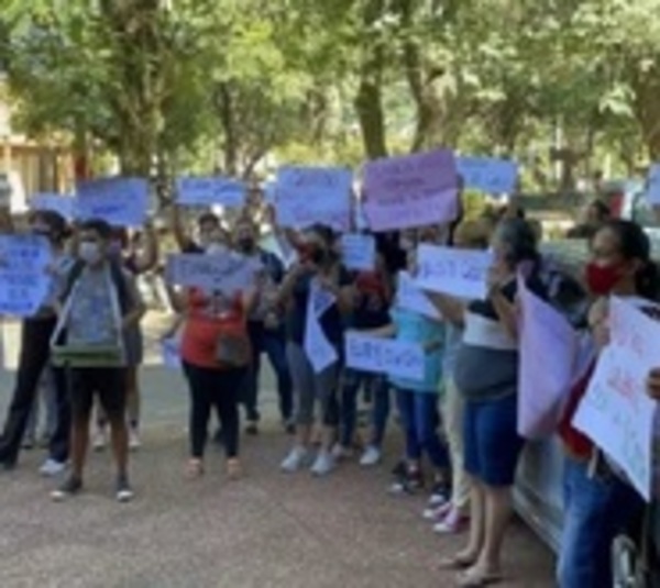Fuertes protestas contra bomberos acusados de abuso sexual - Paraguay.com