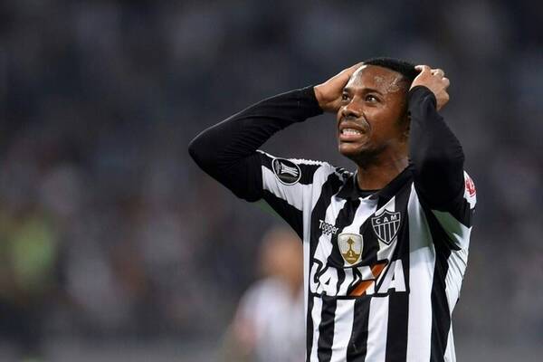 Crónica / Víctima de Robinho alienta a las mujeres a tomar coraje y denunciar a sus violadores