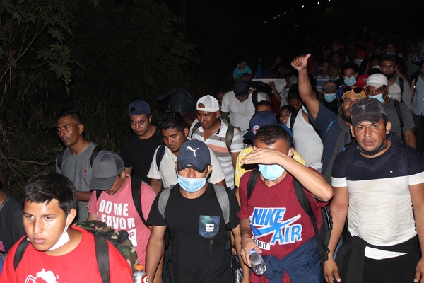 Autoridades mexicanas disuelven la primera caravana migrante de 2022 - MarketData