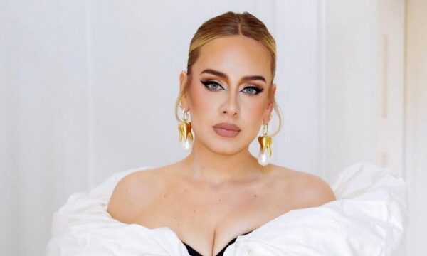 Adele llora por el aplazamiento de su residencia en Las Vegas