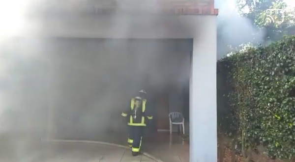 Incendio en la casa del Senador Blas Llano - Noticiero Paraguay