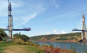 Dovelas del Puente de la Integración están a 280 metros de unirse