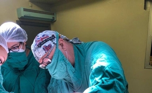 Diario HOY | Extraen tumor de 15 kilos del ovario de una mujer en el Hospital Nacional