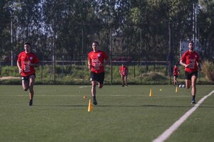 Los futbolistas convocados por primera vez para partidos oficiales de la Albirroja