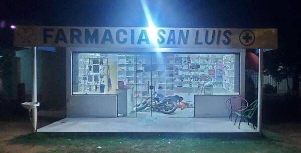 Crónica / Tragó una curva y murió en una farmacia