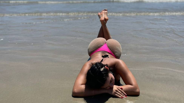Crónica / Modelo conoce el mar por primera vez, a sus 27 años