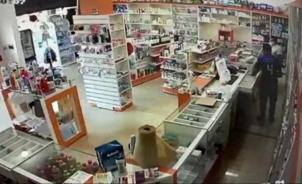Roban desodorantes, termos y recaudación del día en asalto