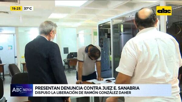 Presentan denuncia contra Juez Enrique Sanabria - ABC Noticias - ABC Color