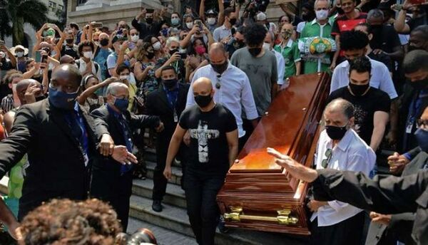 Brasileños despiden emocionados a la cantante Elza Soares