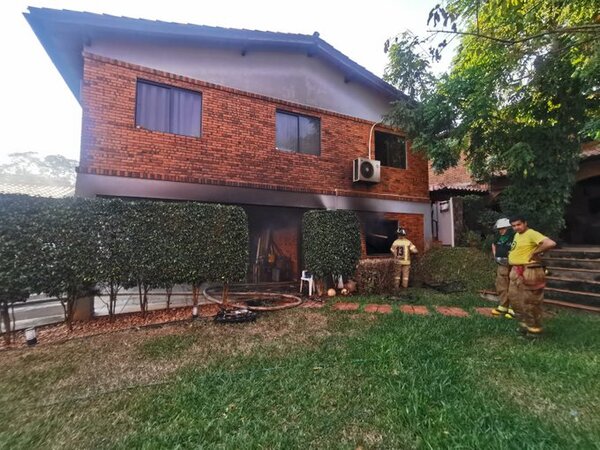 Ardió casa del senador Blas Llano (VIDEO)