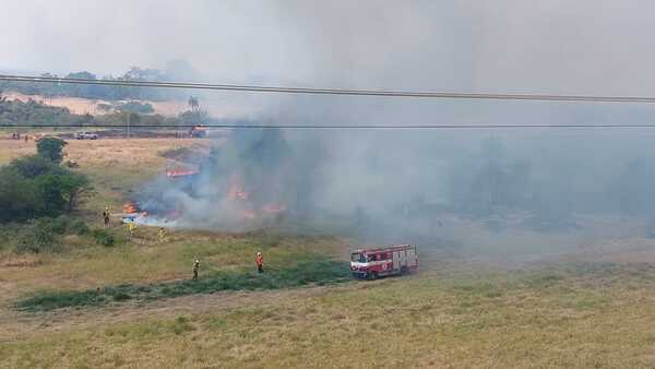 Reportan focos de incendio desbordados en zona de la hidroeléctrica Yacyretá - ADN Digital