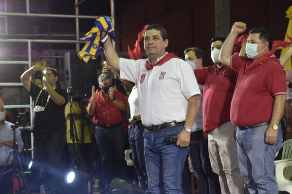 Dirigentes luqueños oficializan su apoyo al vicepresidente Hugo Velázquez y arremeten contra Peña - Nacionales - ABC Color