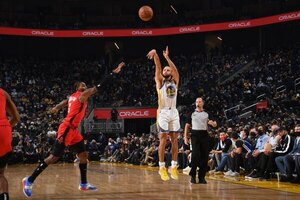 Curry rescata a Warriors con el primer tiro ganador de su carrera