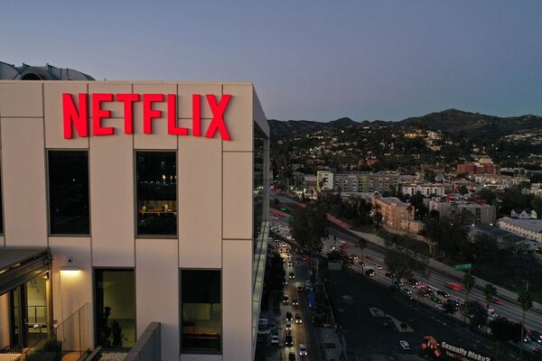 Las acciones de Netflix se derrumban 20%