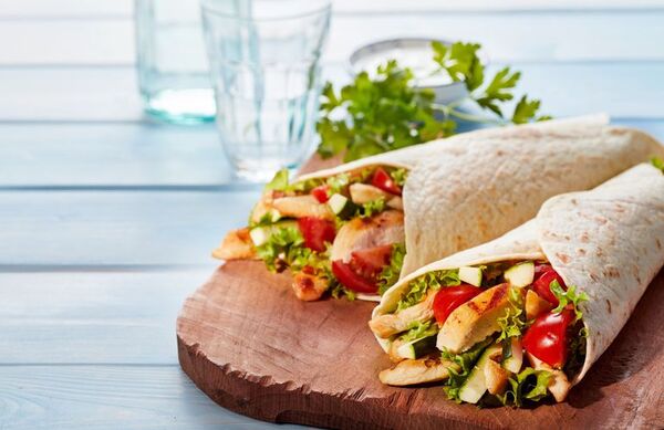 Wrap de pollo para un almuerzo rápido y sin complicaciones - Gastronomía - ABC Color