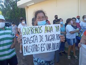Vecinos de San Antonio protestan contra Essap por falta de agua - Nacionales - ABC Color