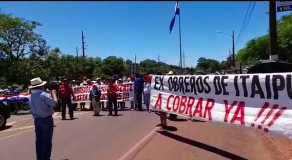 Exobreros de Itaipu con nueva medida de fuerza porque no cobrarán compensaciones - La Clave