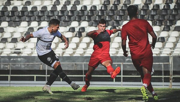 Olimpia festeja a medias ante Resistencia