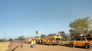 Diario HOY | Bomberos controlan incendio y evitan que llegue a zona de Yacyretá