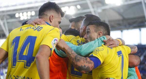 El Cádiz de Arzamendia gana de visita y toma un poco de oxígeno