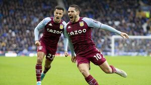 Aston Villa hunde un poco más al Everton