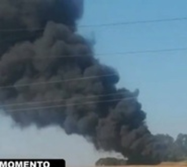 Quemaron cubiertas y causaron incendio de gran magnitud en Minga Guazú - Paraguay.com