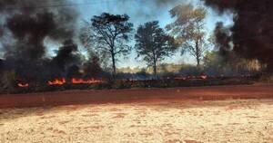 La Nación / Incendio de gran magnitud en basural de cubiertas y pastizales de Minga Guazú