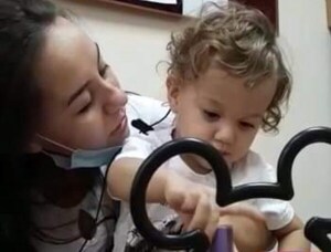 Niño ovetense escucha por primera vez a su mamá gracias a un implante coclear - Noticiero Paraguay