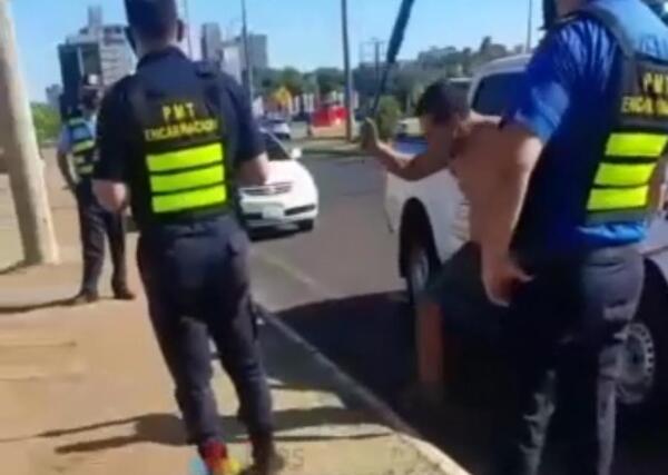 Aprehenden a turista ebrio que sup. agredió a inspector de tránsito en Encarnación