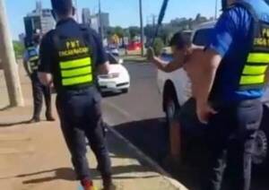 Crónica / Estaba bien "chupete" y se "pulseó" por unos "zorros": fue a "yerar" a la comisaría