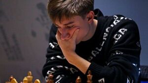 Curioso hecho en torneo de ajedrez: maestro ruso no quiso jugar con tapabocas, y perdió