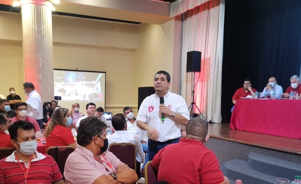 Velázquez definiría sobre la dupla presidencial tras reunión con convencionales - Megacadena — Últimas Noticias de Paraguay