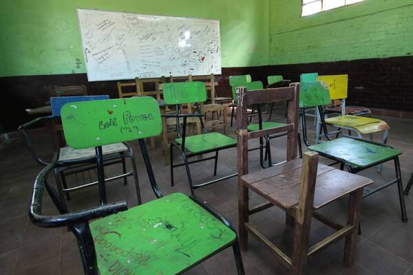 Crónica / A pesar que el virus carruaje está a full, sí o sí se vuelve a las aulas, he'i