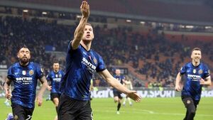 Dzeko blinda el liderato del Inter en el minuto 90