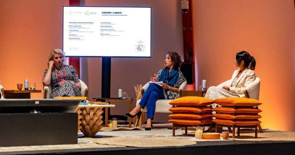 La Nación / Expo Dubái: la exministra de Hacienda, Lea Giménez, expuso sobre el liderazgo de la mujer