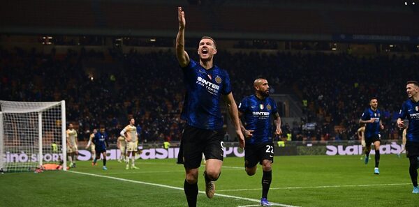 El Inter de Milán consolida su liderato con un gol de Dzeko en el descuento