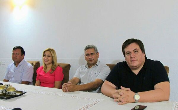 Hermana de gobernador de Guairá oficializó su precandidatura a diputación  - Nacionales - ABC Color