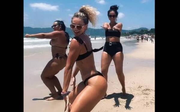 Crónica / [VIDEO] ¡Lo que faltaba! El baile hot de la mami de Bruna