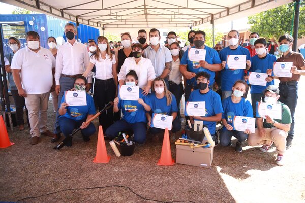 Unos 120 jóvenes culminaron su formación en el área de la construcción en Villeta - .::Agencia IP::.