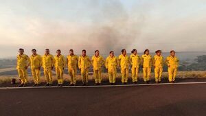 Ayolas: Histórico juramento de nuevos bomberos en medio de incendio forestal