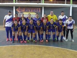 Las chicas le dan duro al balón en el salonismo - Polideportivo - ABC Color