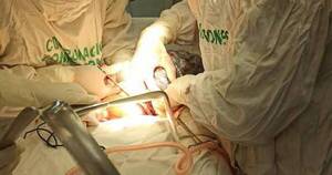 La Nación / Médicos realizan con éxito compleja cirugía
