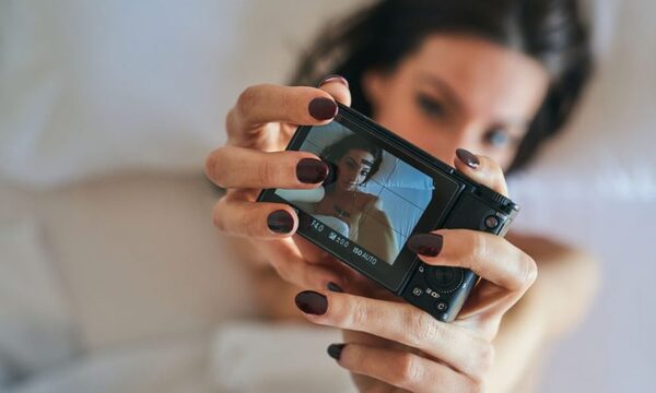 Sextorsión: no hay que “regalarse” en redes sociales, avisa experto