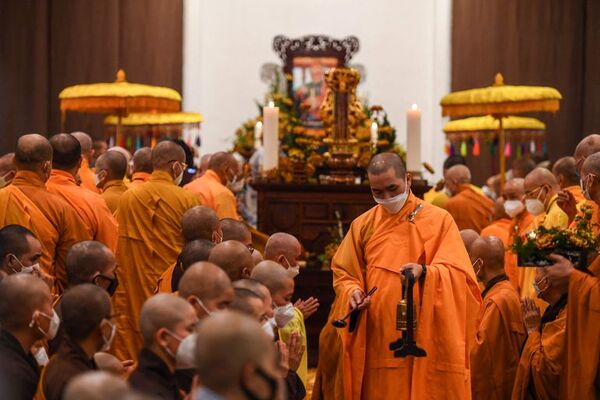 Miles de personas lloran al monje budista que llevó el ‘mindfulness’ a Occidente - Mundo - ABC Color