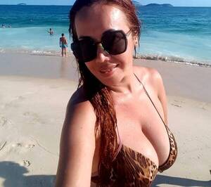 Crónica / [GALERÍA] Norath Alfonzo muestra su pechochidad en Río y ni ahí está por el escrache